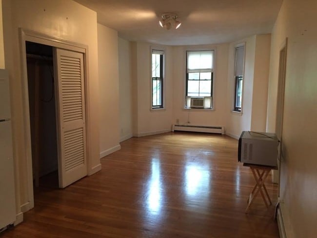 Photo - 8 Wigglesworth St Unit 4