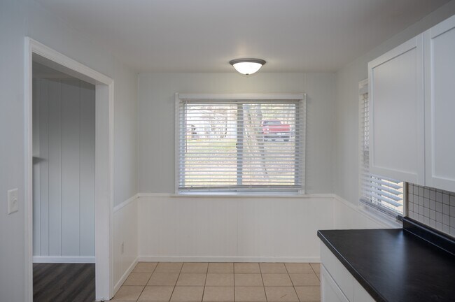 Photo - 3244 Marion Rd SE