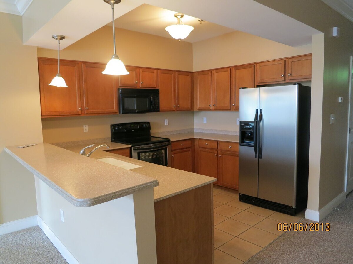 Photo - Rivertowne Condominiums: Available for Fal... Unit 202