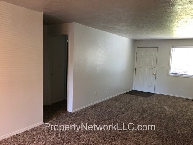 Great 2 Bedroom Duplex in Sandy