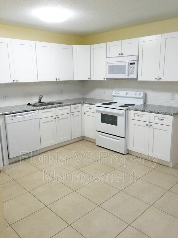 332 Dundee Dr