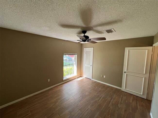 Photo - 6010 Hoover St