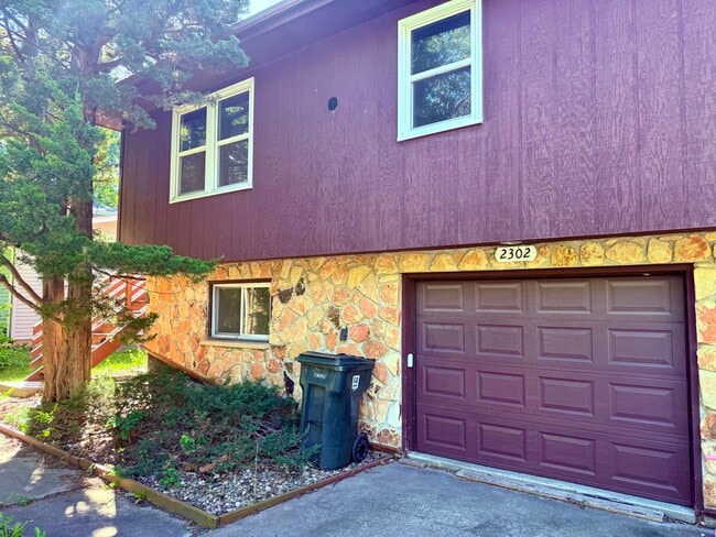 Building Photo - 2302 W 3rd St Rental