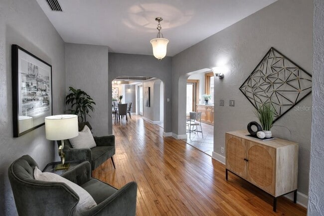 Photo - 205 25th Ave NE