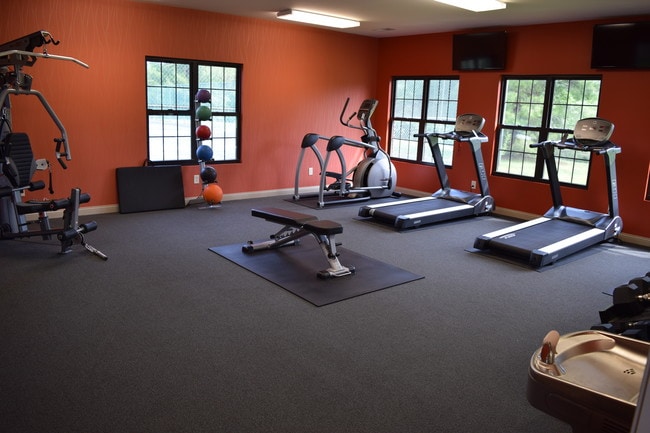 Gimnasio - Cove Lake Village Apartments