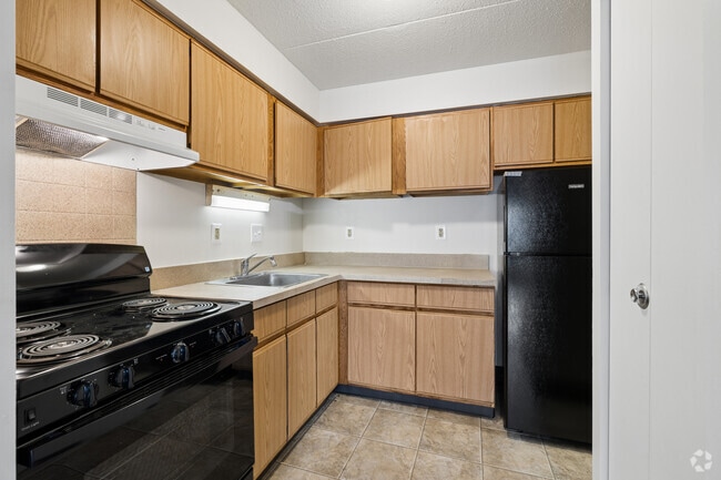 1BR, 1BA - 595SF - Kitchen