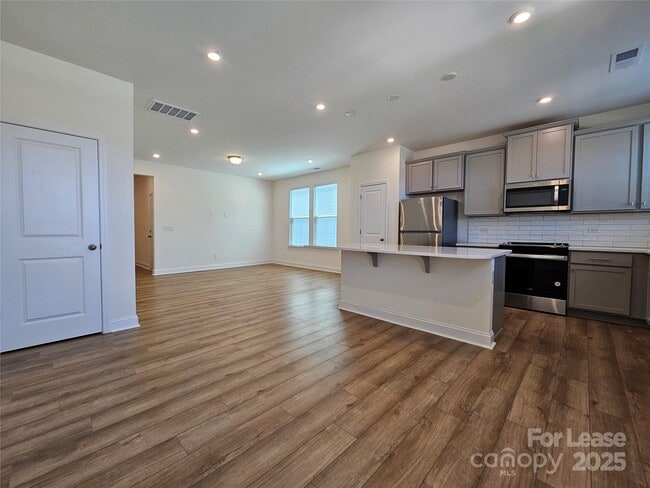 Photo - 1027 S Point Rd Townhome