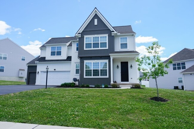 Building Photo - 245 Hollyhock Dr