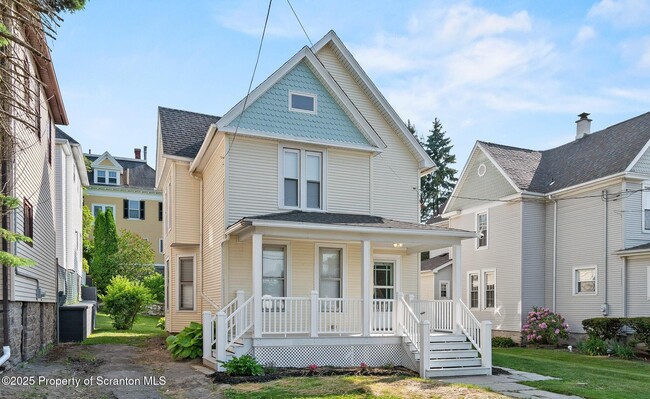 Building Photo - 724 Electric St