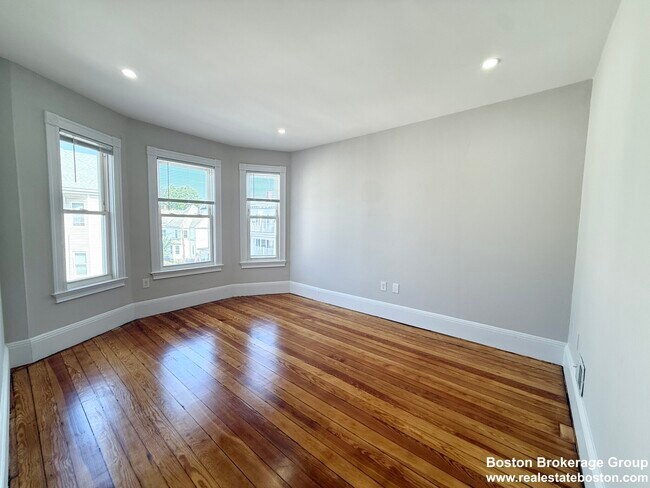 71 Saxton St