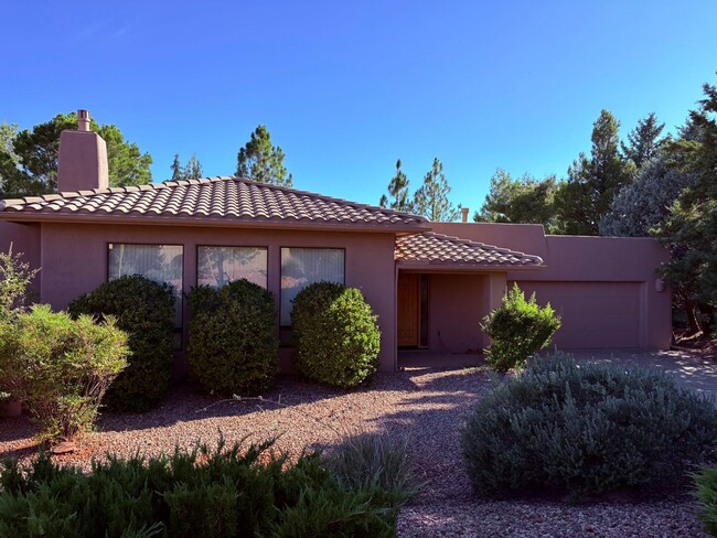 Building Photo - HOUSE-VILLAGE OF OAK CREEK