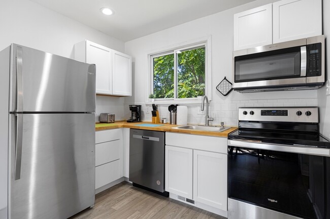 Photo - 589 W Marshall St