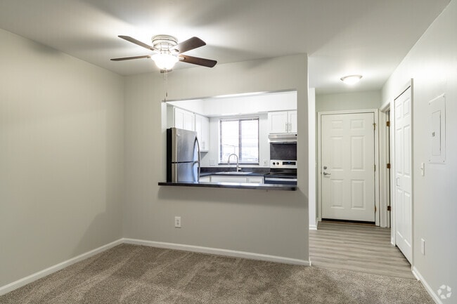 1BR, 1BA - 664SF