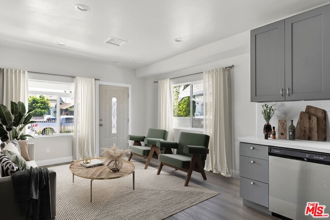Building Photo - 1509 W 50th St Rental