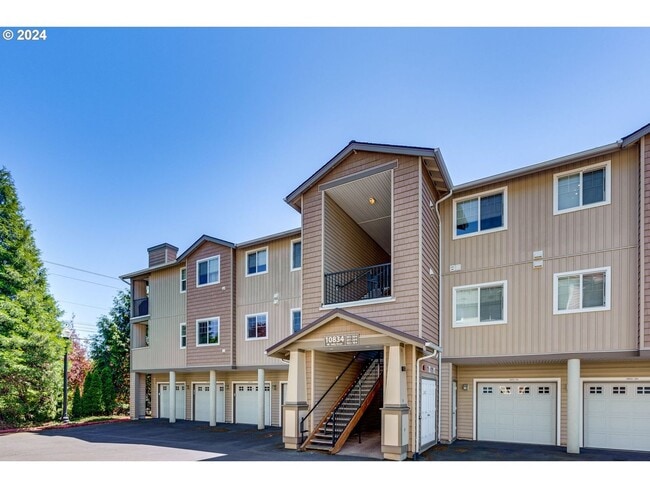 Building Photo - Spacious 2 Bedroom Condo in Hillsboro with Water/ Sewar & Garbage Included and 1 Car Garage!
