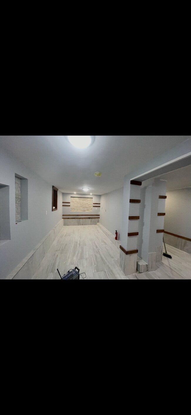 Building Photo - 33 Jeanette St Unit 1