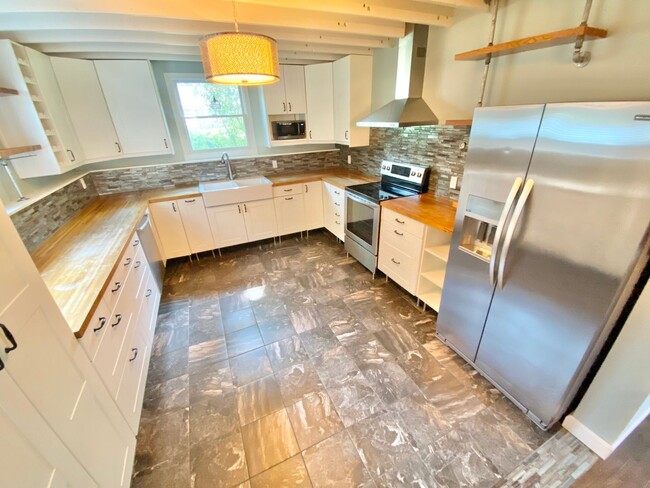Building Photo - 3 Bedroom Single Family Home New North End...