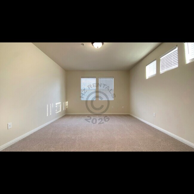 12140 Moorpark St