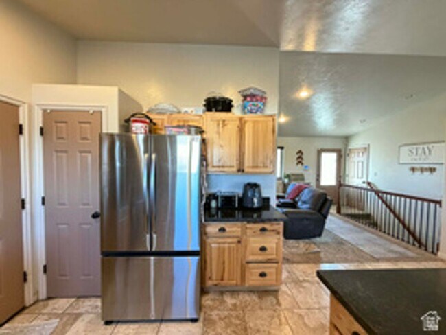 2095 W 4100 N