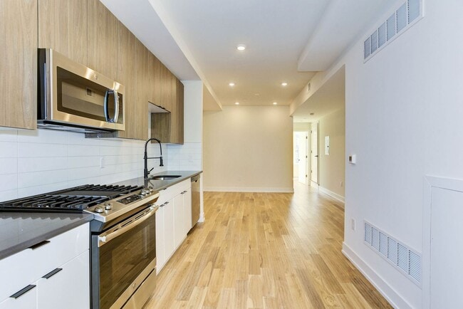 Photo - 2010 Amber St Unit 2