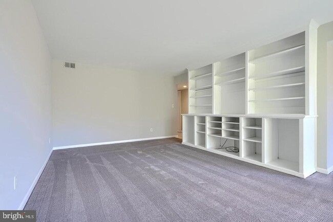 Photo - 6 Mullingar Ct Unit 301