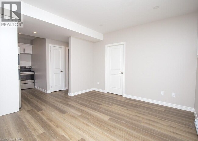 Photo - 355 Wellington St