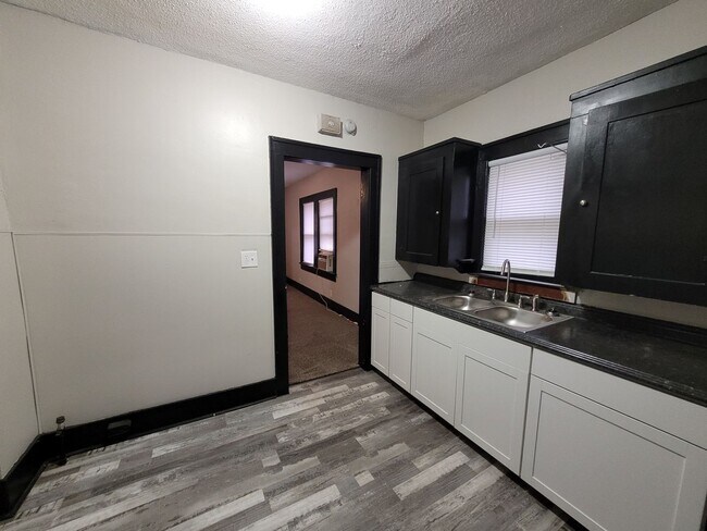 Photo - $795 - 2 bed 1 bath - Single Family Home i...