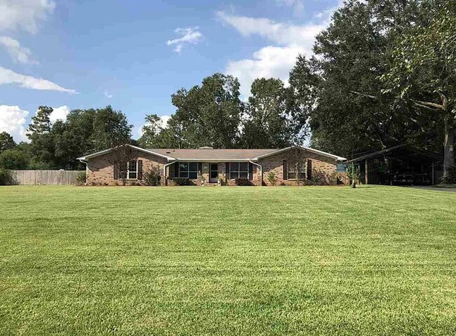 Building Photo - Pensacola - 32526- 4 bedroom, 2 bathroom - pool and lawn care included