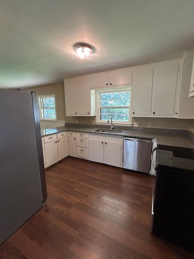 Photo - 104 Galaxie Pl