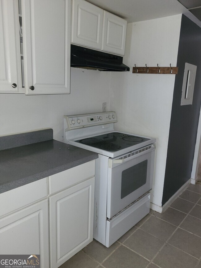 Photo - 6330 Holcomb Way