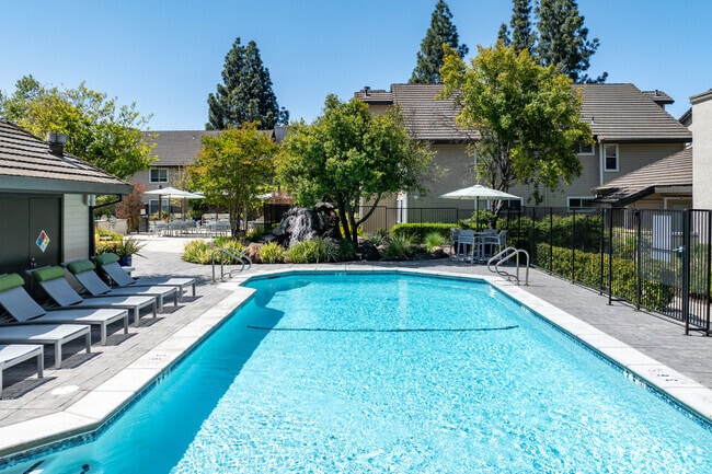 Piscina - Chardonnay Gardens