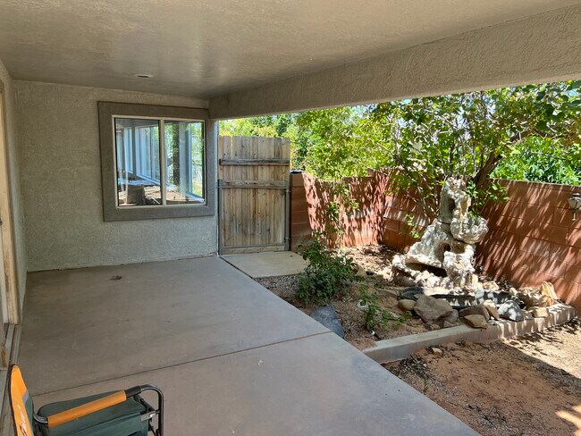 Photo - 989 E Summit Ridge Dr Unidad #2 basement apartment