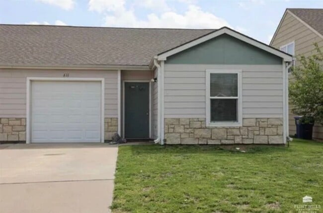 Building Photo - ADORABLE DUPLEX CLOSE TO EISENHOWER M.S!