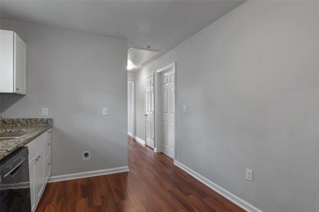 Photo - 3621 Mainer St