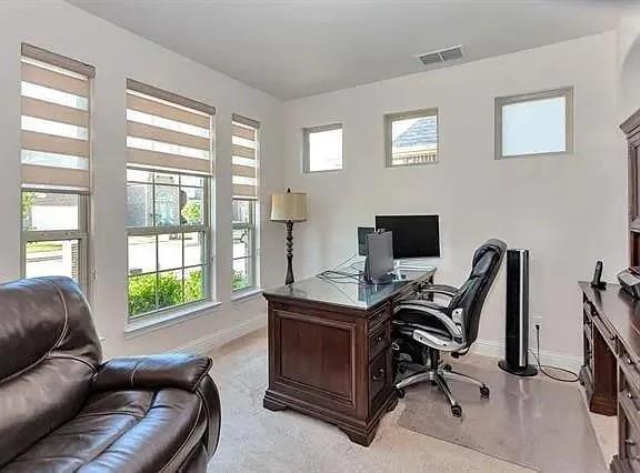 Photo - 913 Yarrow St