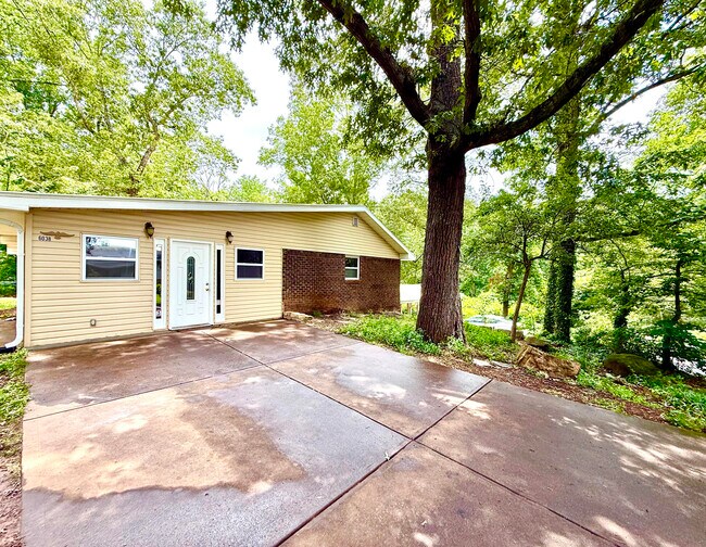 Photo - 6038 Old Bascomb Rd