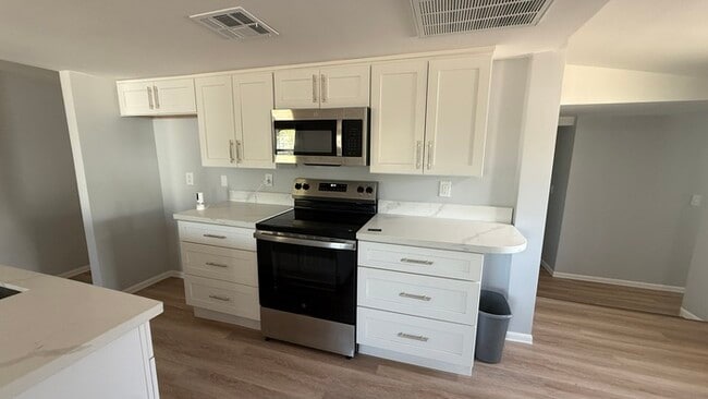 Photo - 3020 E Virginia Ave