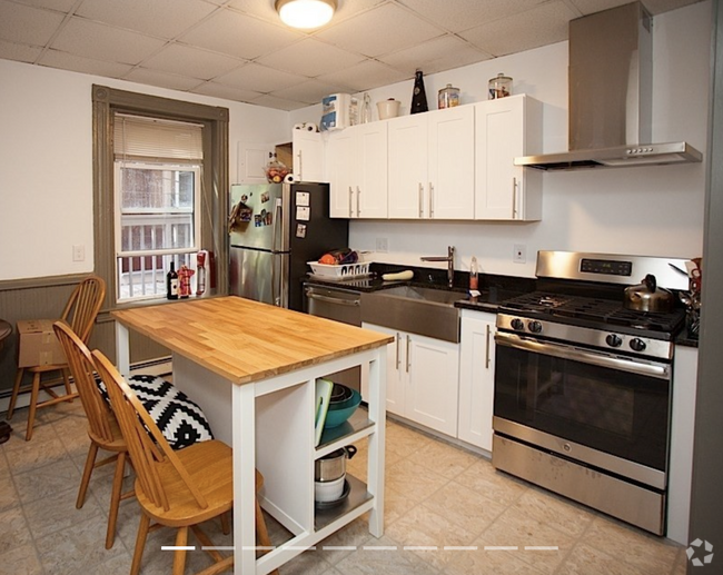 Building Photo - 152 Columbia St Unit 2L Rental