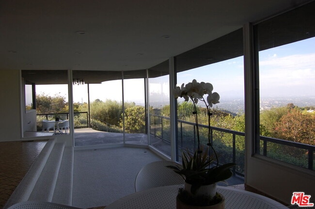 14513 Mulholland Dr