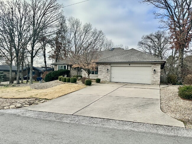 Building Photo - 4 Lois Ln