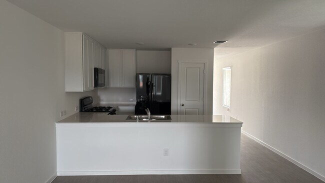 Photo - 3120 Tokara St