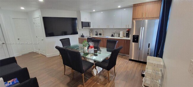 Photo - 984 SW 9th St Unidad 4