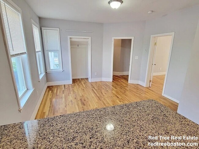 Photo - 39 Pinckney St Unit 3