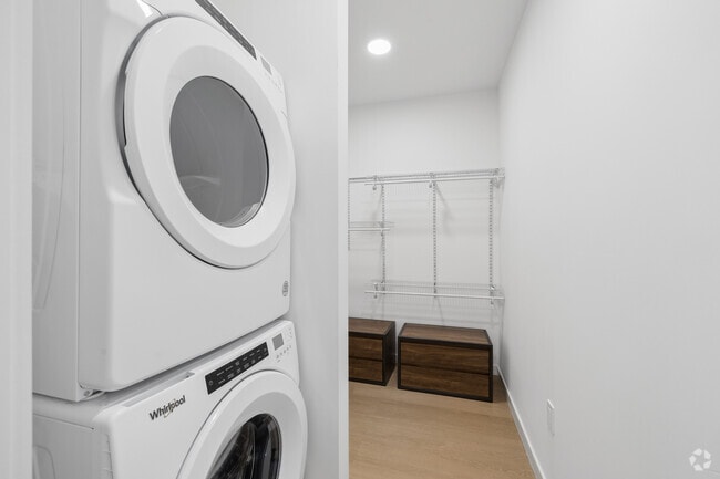 Allegro Junior 1BR, 1BA - 484SF - Laundry
