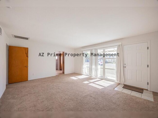 Photo - 530 W 15th St