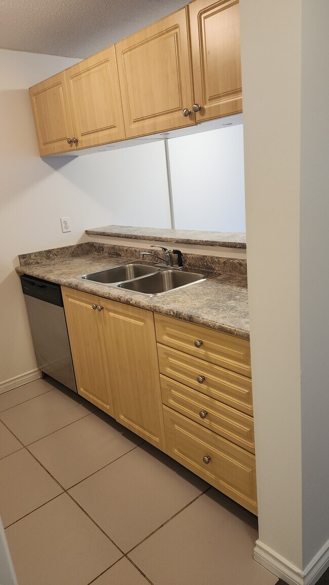 Photo - 1278 Granville St