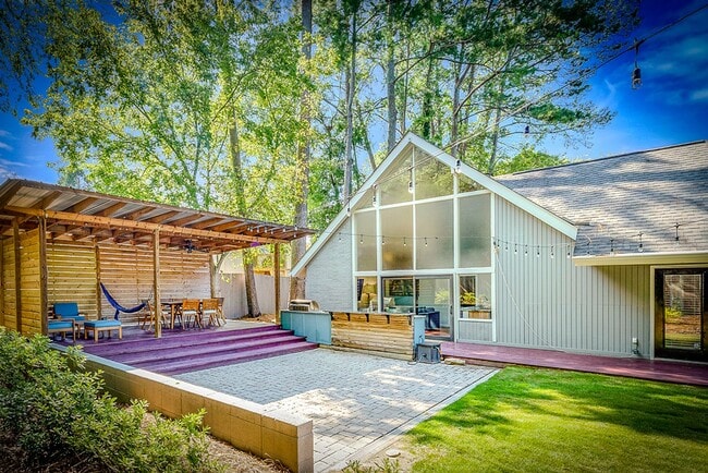 Building Photo - 4 BEDROOM - CHASTAIN PARK - AMAZING!