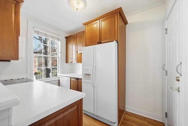 Photo - 2814 Peachtree Rd NW Unit 4