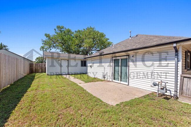 Photo - 1833 S St Clair St