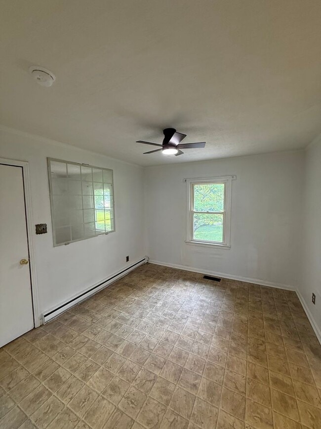 Photo - 754 N Main St